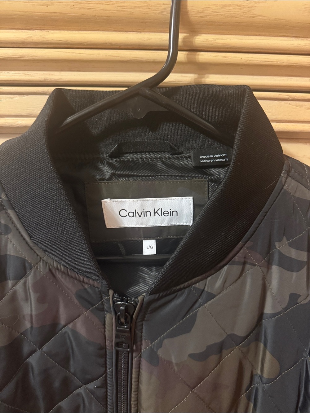 Calvin Klein Men's Black & Olive Camo Quilted Bomber Jacket. - Picture 4 of 10